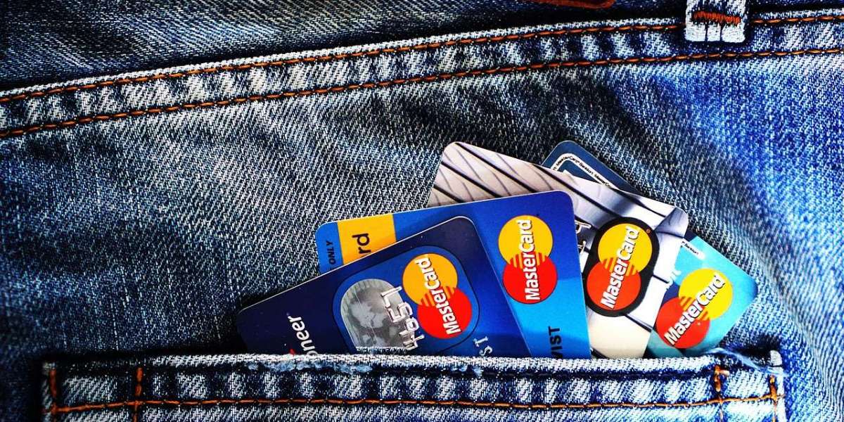 Navigating the World of Credit Cards with $2000 Limit: A Smart Consumer's Guide