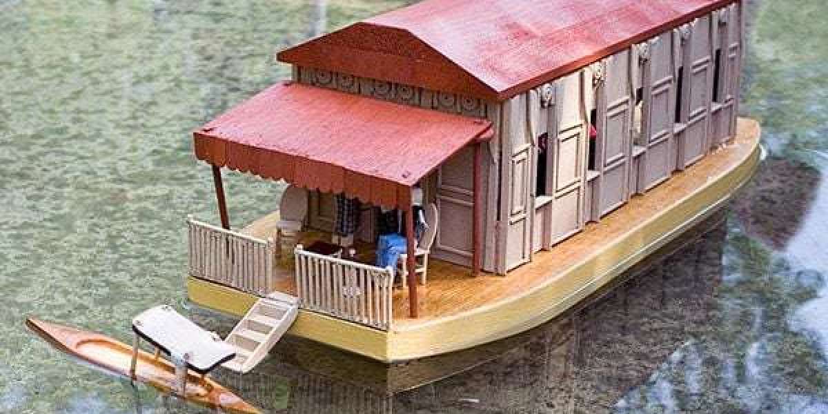 Explore the Best Houseboats in India for an Unforgettable Stay