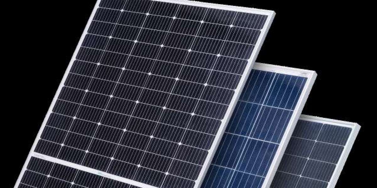 Why do solar energy manufacturers in India prefer mono PERC solar panels?
