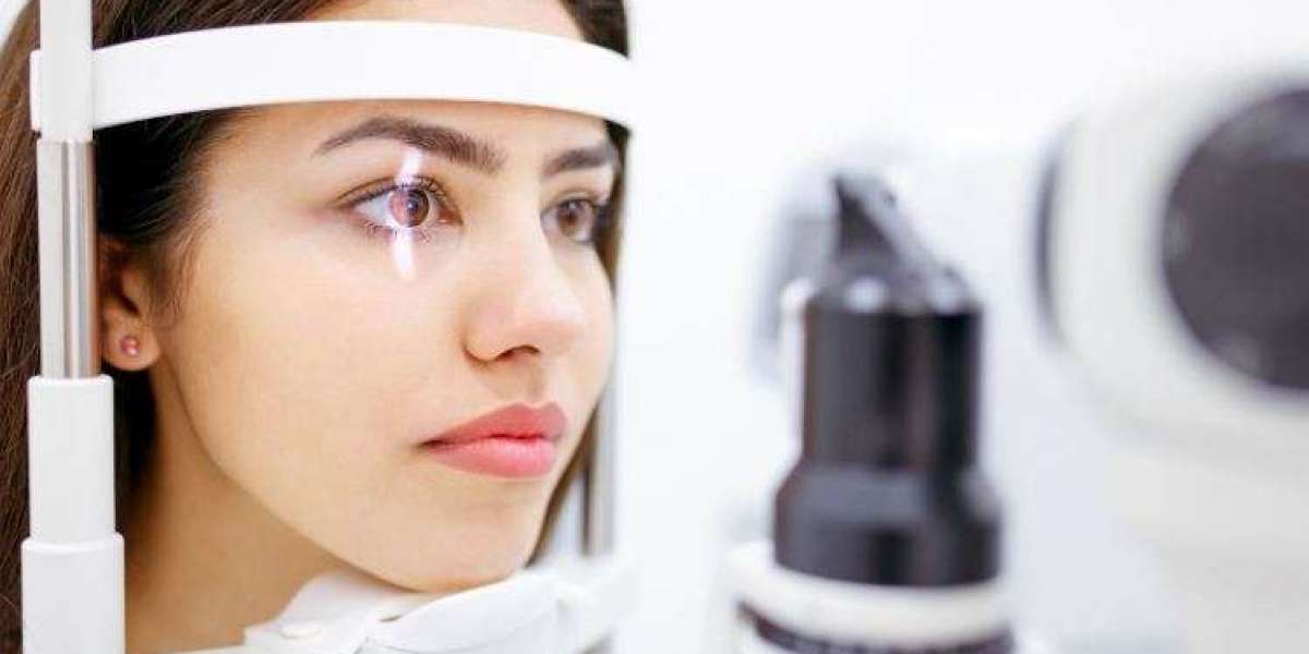 Best Eye Doctor in Indirapuram, Ghaziabad | Dr. Shalini Jain's Samyak Eye Care Clinic